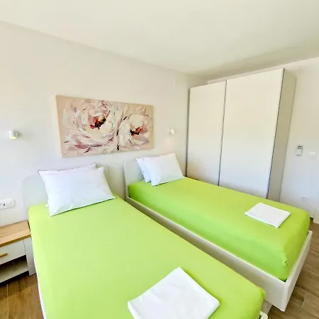 Promenade - Free Parking *