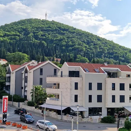 Promenade - Free Parking