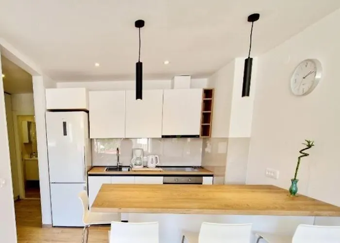 Promenade - Free Parking