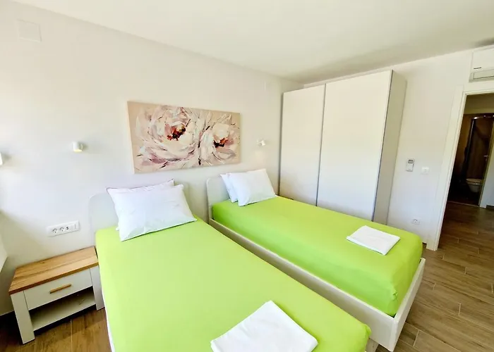 Promenade - Free Parking *