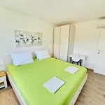 Promenade - Free Parking Apartment